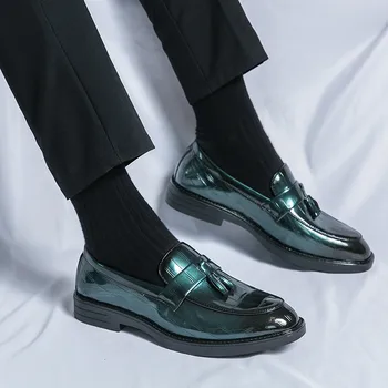Большие размеры 45, 2023, Деловые Зеленые мужские модельные туфли, Яркие Вечерние туфли с острым Носком, Мужские Слипоны с бахромой, Мужская Социальная обувь sapato sosial