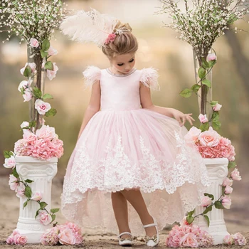 Розовое детское платье на день рождения с круглым вырезом и коротким рукавом из перьев, трапециевидной формы, длиной до колен, с высокой/низкой аппликацией, платье в цветочек для девочек на свадьбу